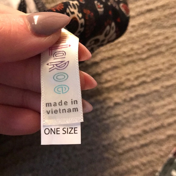 NWOT black background patterned Lularoe leggings - Picture 3 of 3